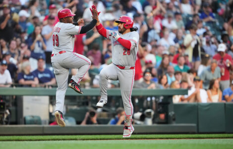Suárez homers against former team and Burns throws 5 scoreless innings as Reds beat Mariners 4-2